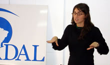 Noel Alonso Murray durante su exposici&oacute;n en la sede de CADAL