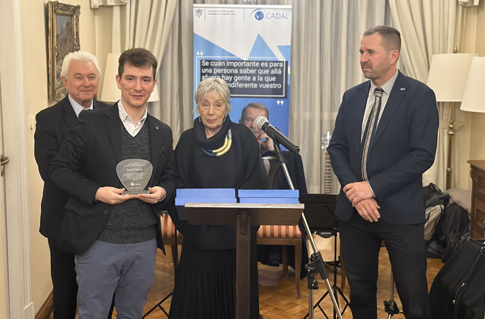 Reconocimientos al compromiso con la solidaridad democrática internacional