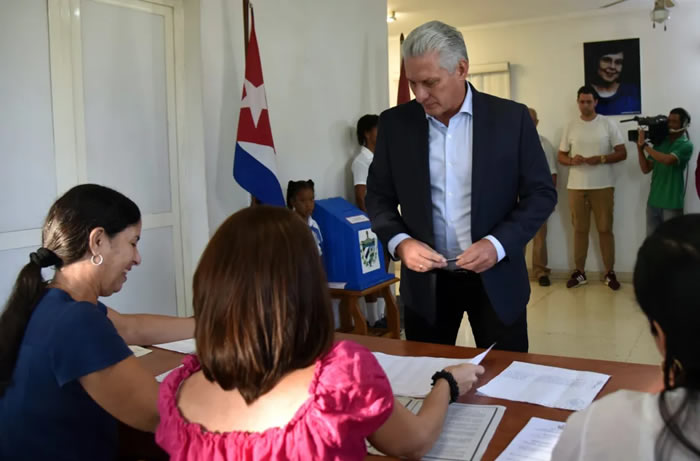 Autocracias electorales y elecciones totalitarias